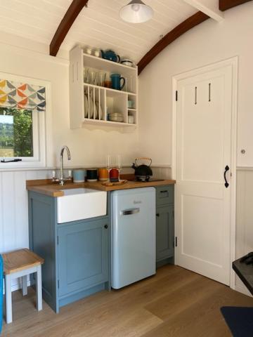 Coachroad Shepherds Huts Петворт Екстер'єр фото