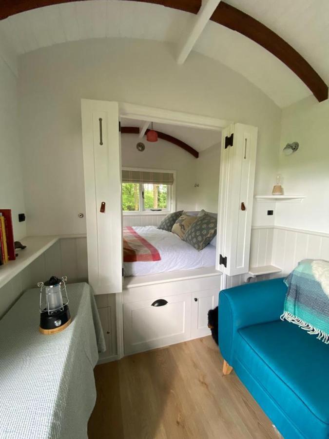 Coachroad Shepherds Huts Петворт Екстер'єр фото