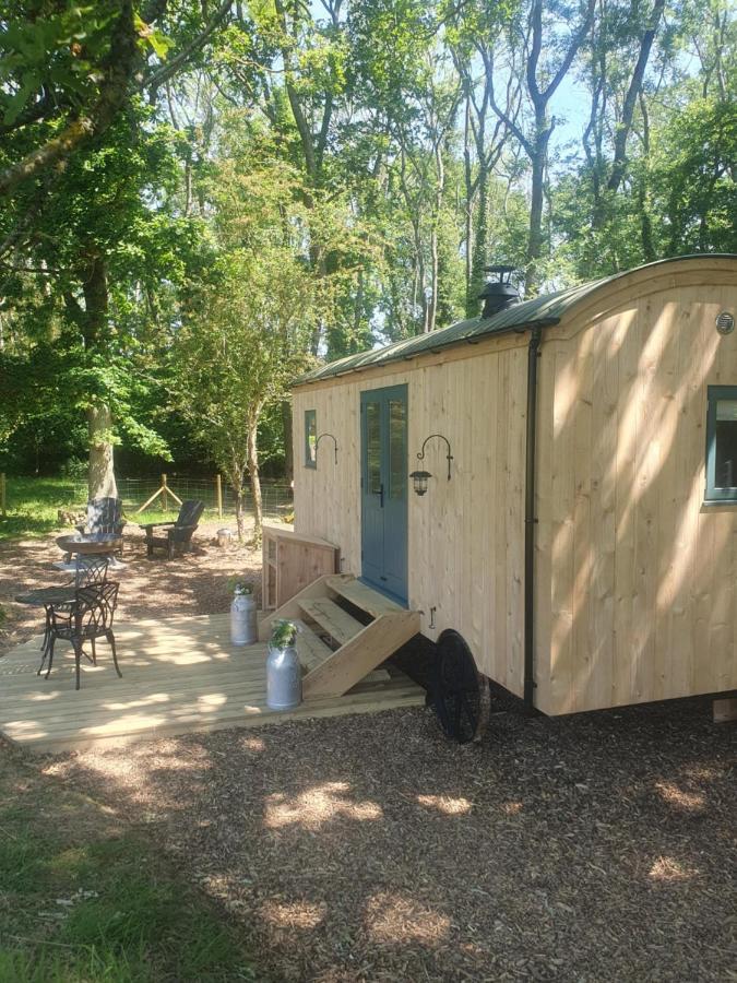 Coachroad Shepherds Huts Петворт Екстер'єр фото
